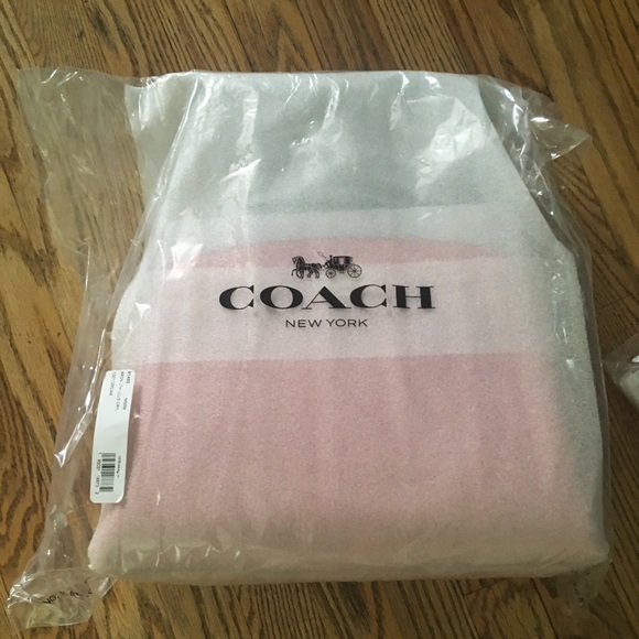 Brand new Lillie carryall and wallet in bubblegum - Picture 3 of 16